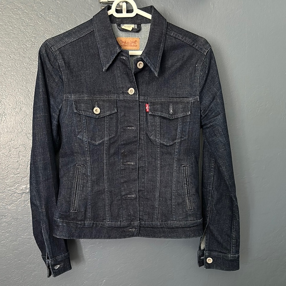 Levi's Women's dark stretch Denim Jacket - Dark Blue